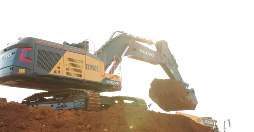 UK biggest Crawler Excavator on £21m job